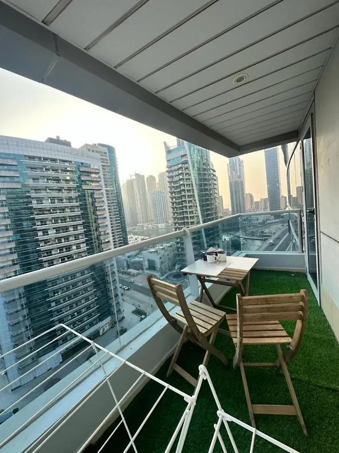 Spacious 2 Bed Apt At Marina High Floor Dubai Apartment