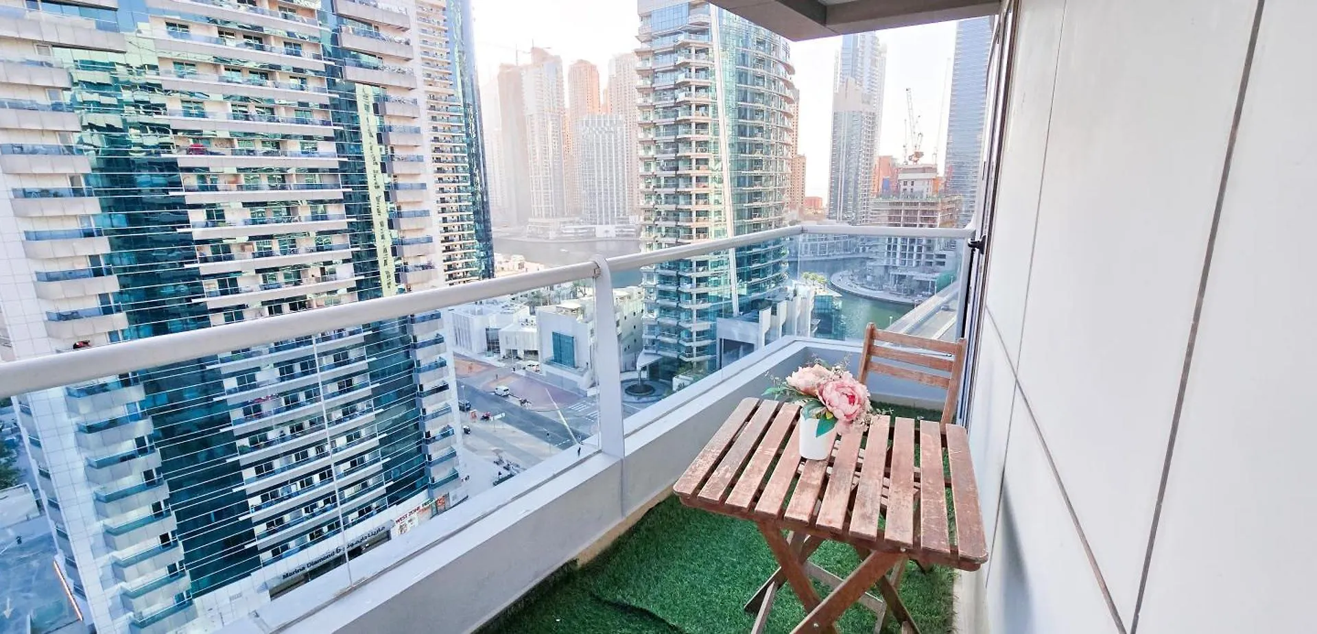 Apartment Spacious 2 Bed Apt At Marina High Floor Dubai