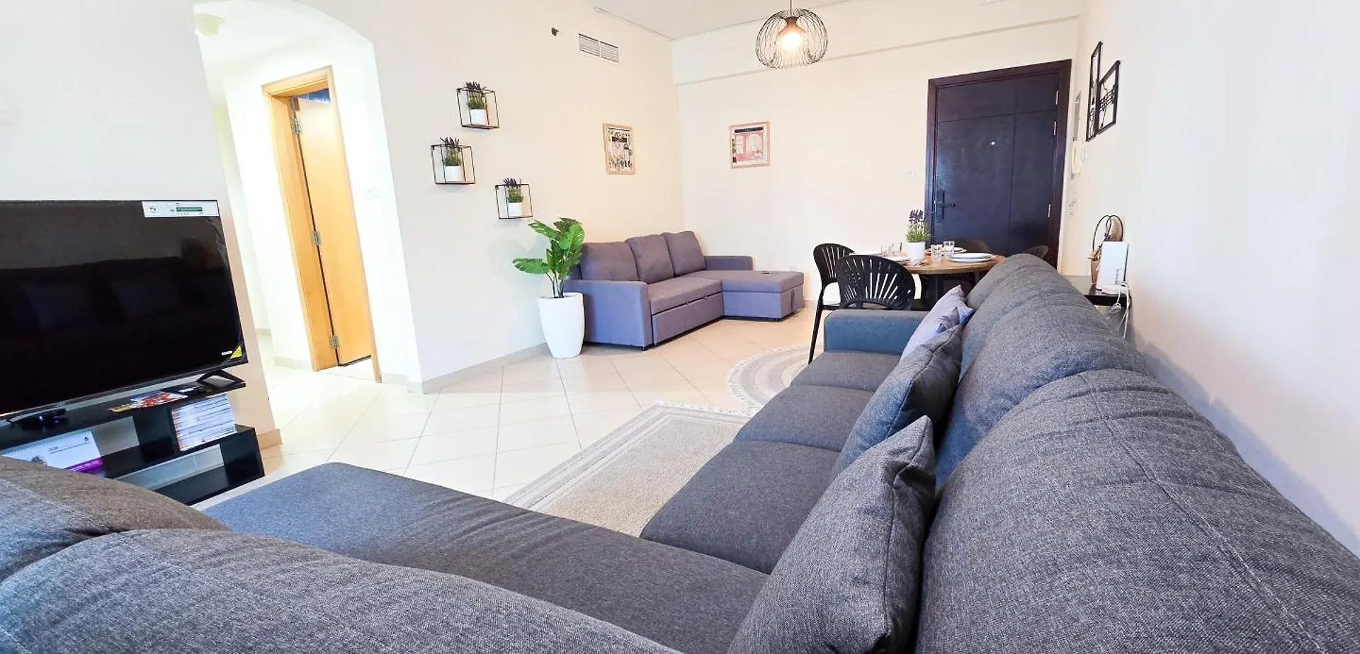 Spacious 2 Bed Apt At Marina High Floor Dubai