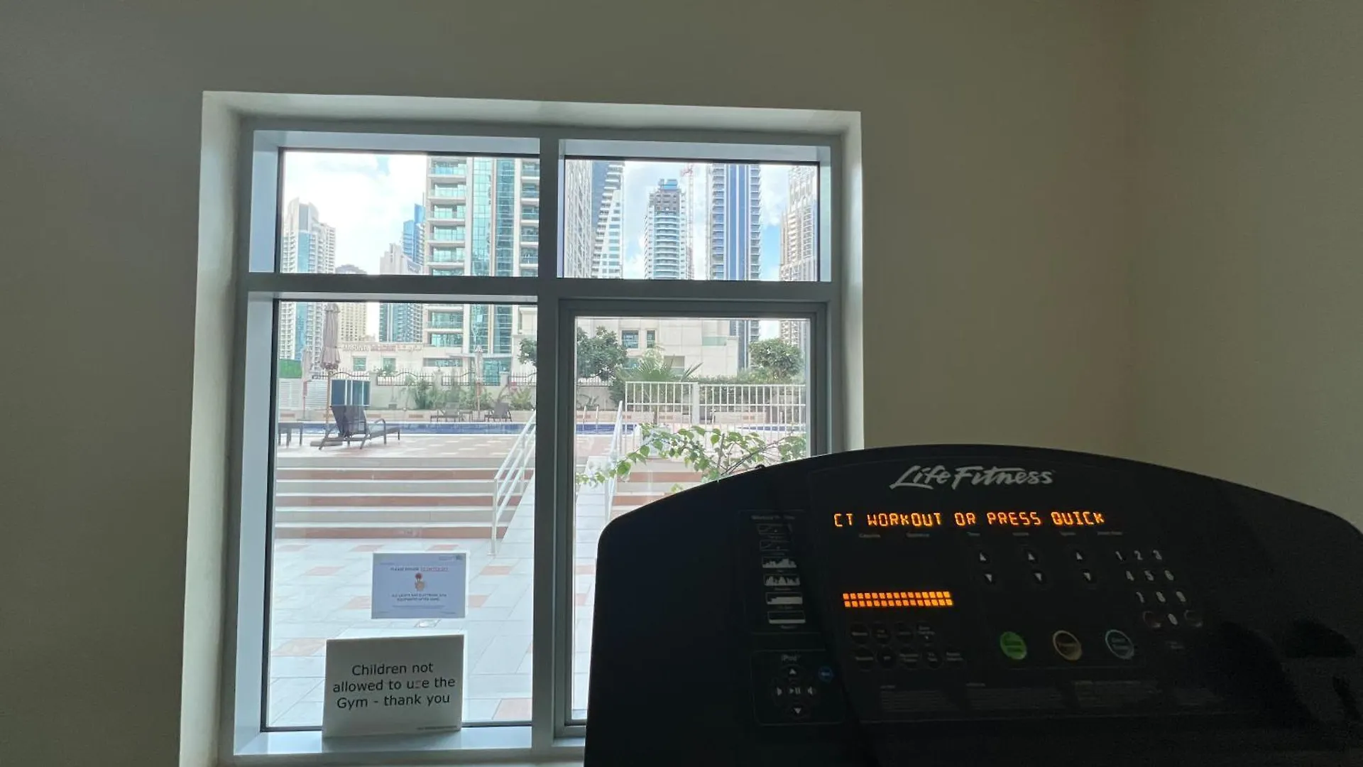 Spacious 2 Bed Apt At Marina High Floor Dubaj 0*,  Egyesült Arab Emírségek