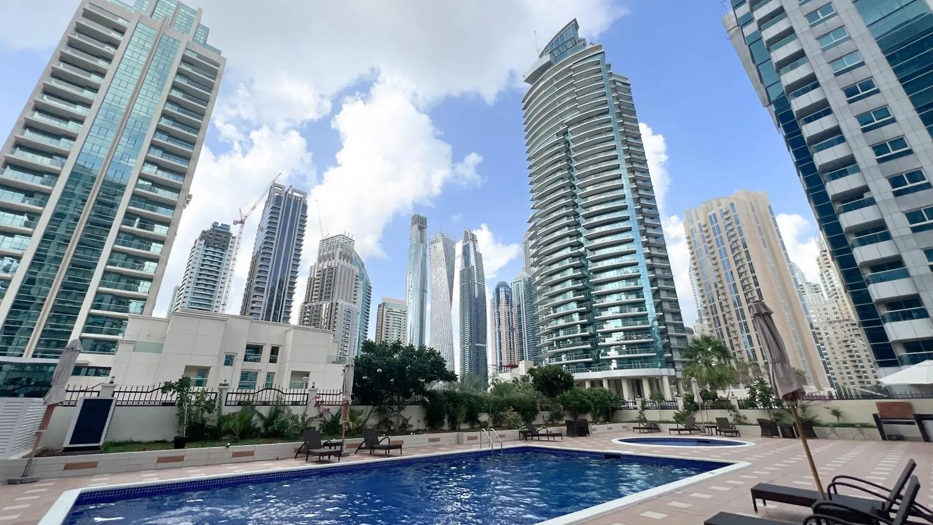 Spacious 2 Bed Apt At Marina High Floor Dubaj Apartman