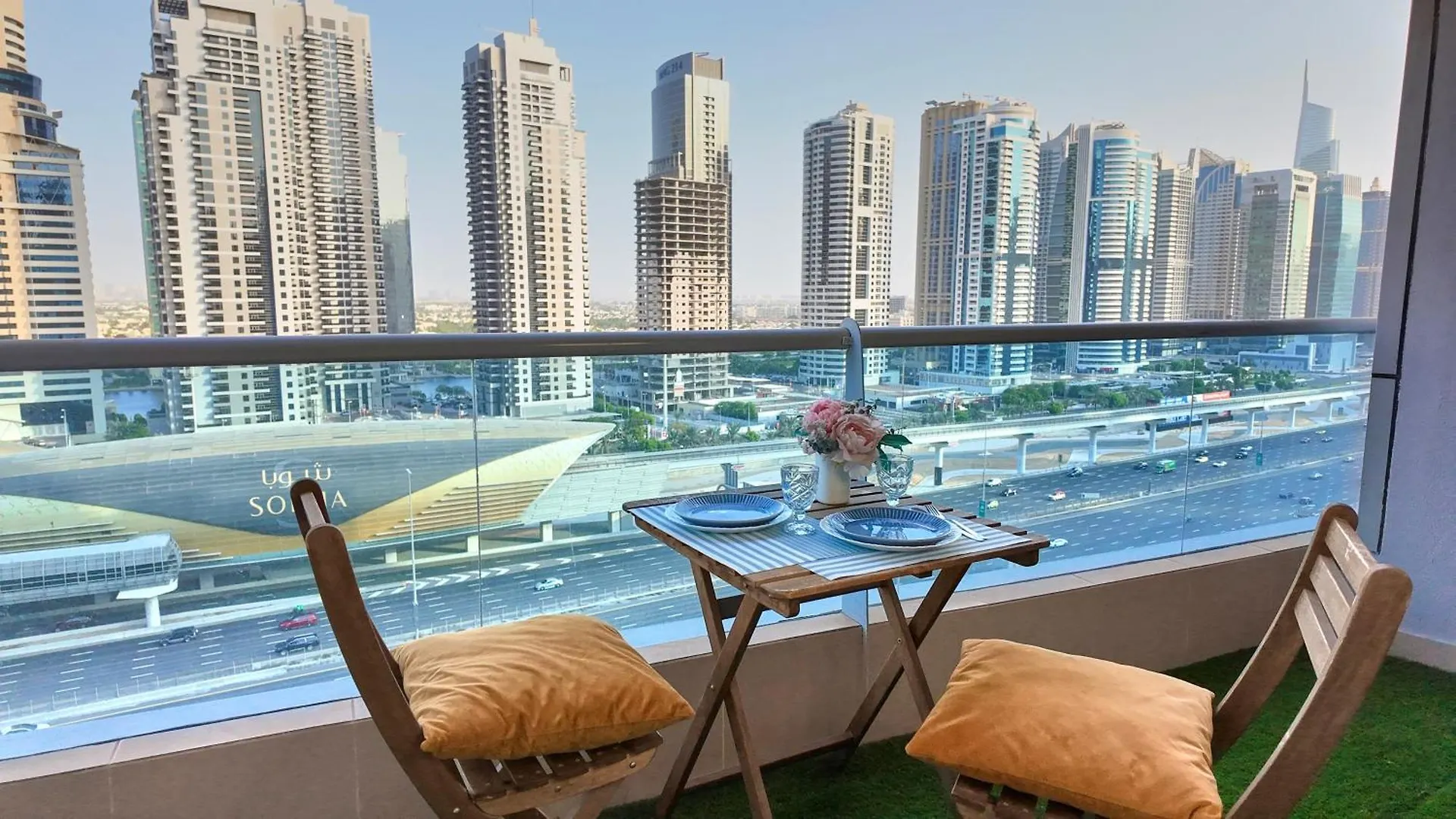 Spacious 2 Bed Apt At Marina High Floor Dubai Apartment