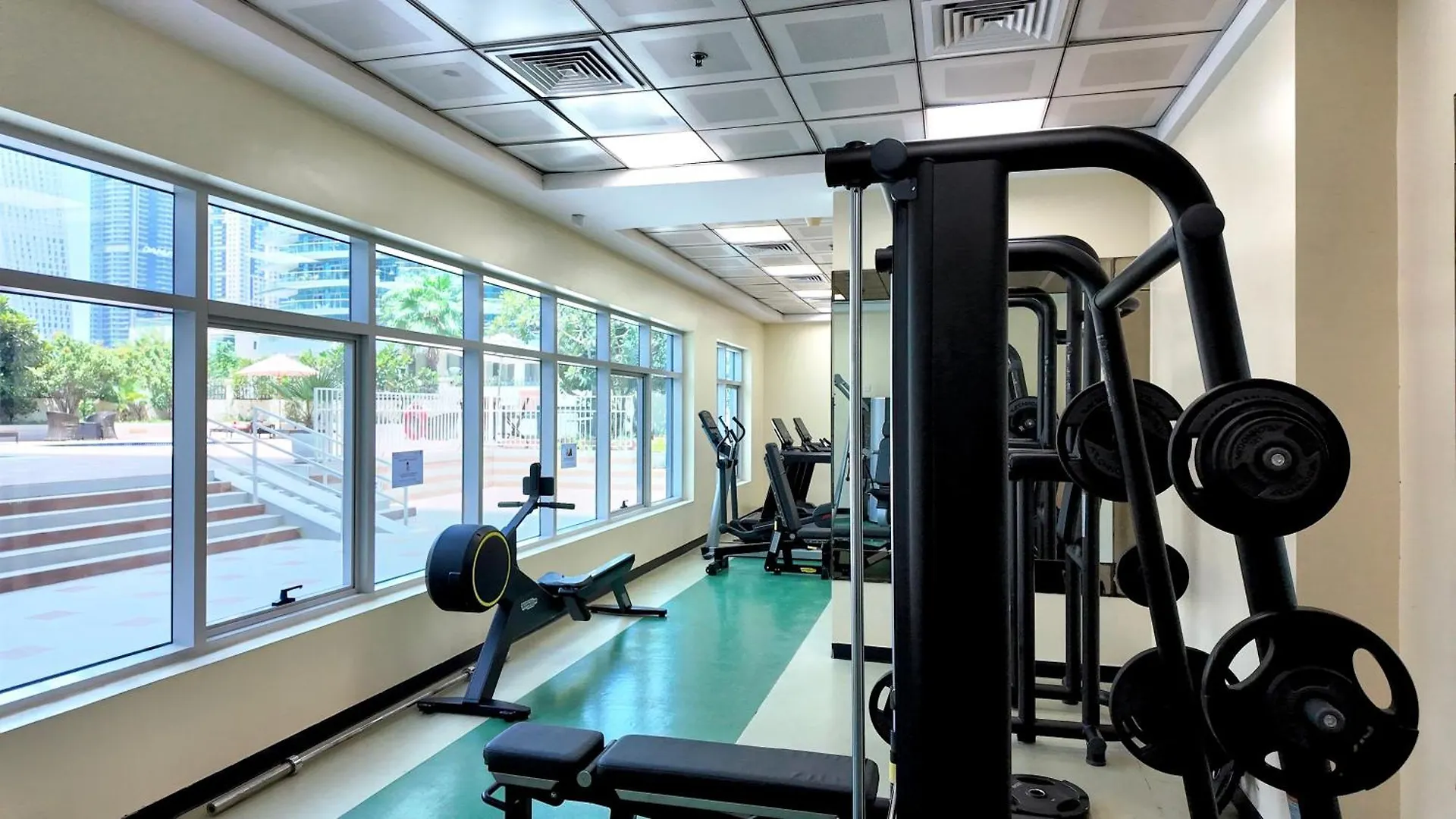Spacious 2 Bed Apt At Marina High Floor Dubaj