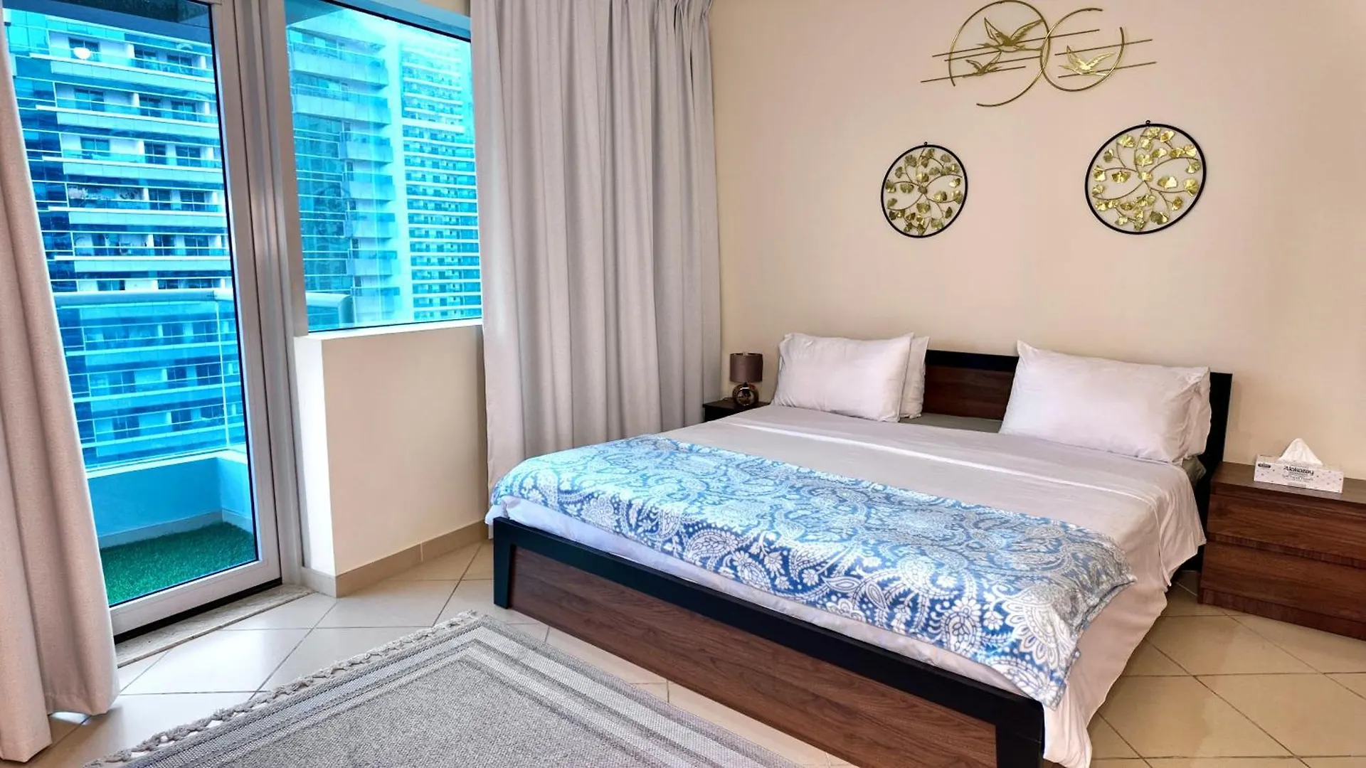 Spacious 2 Bed Apt At Marina High Floor Dubaj 0*,