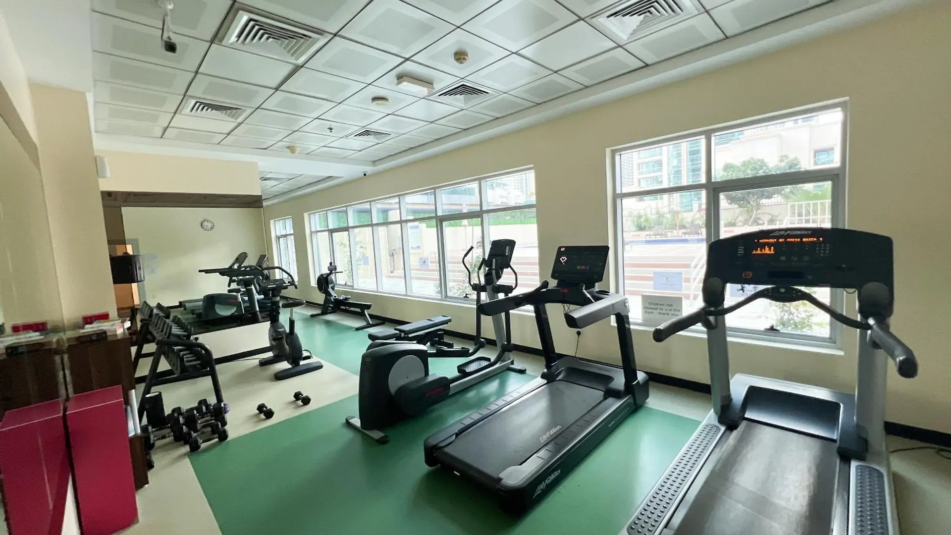Spacious 2 Bed Apt At Marina High Floor Dubaj 0*,