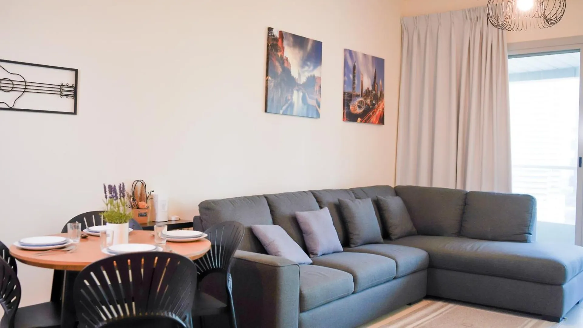 Spacious 2 Bed Apt At Marina High Floor Dubai Apartment