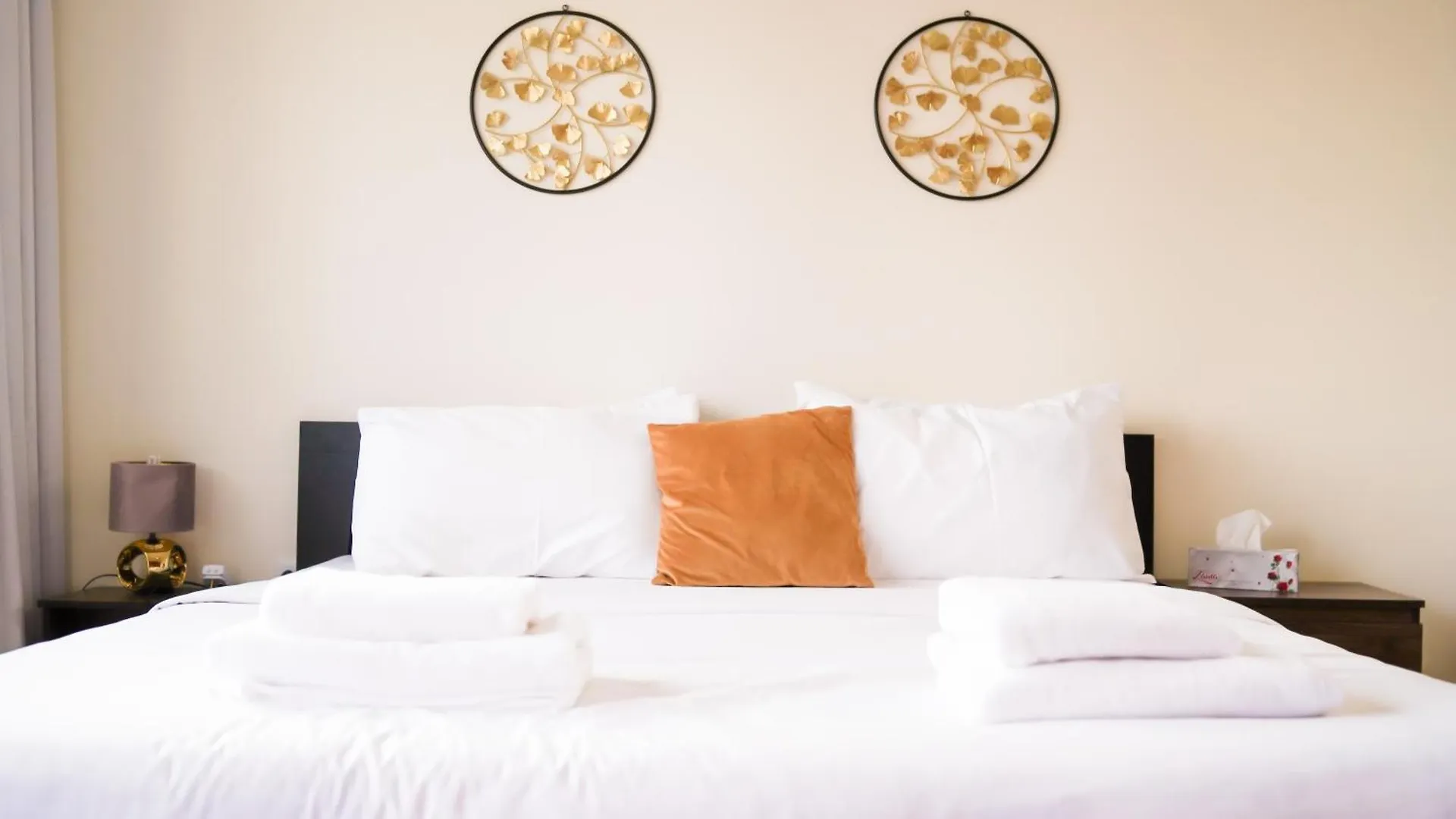 Spacious 2 Bed Apt At Marina High Floor Dubai