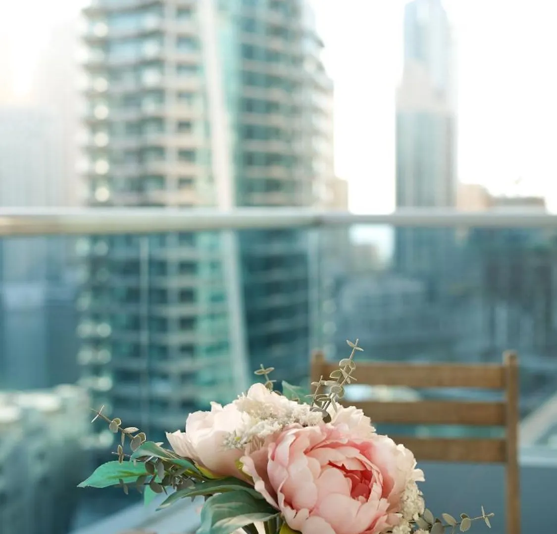 Spacious 2 Bed Apt At Marina High Floor Dubaj Apartman