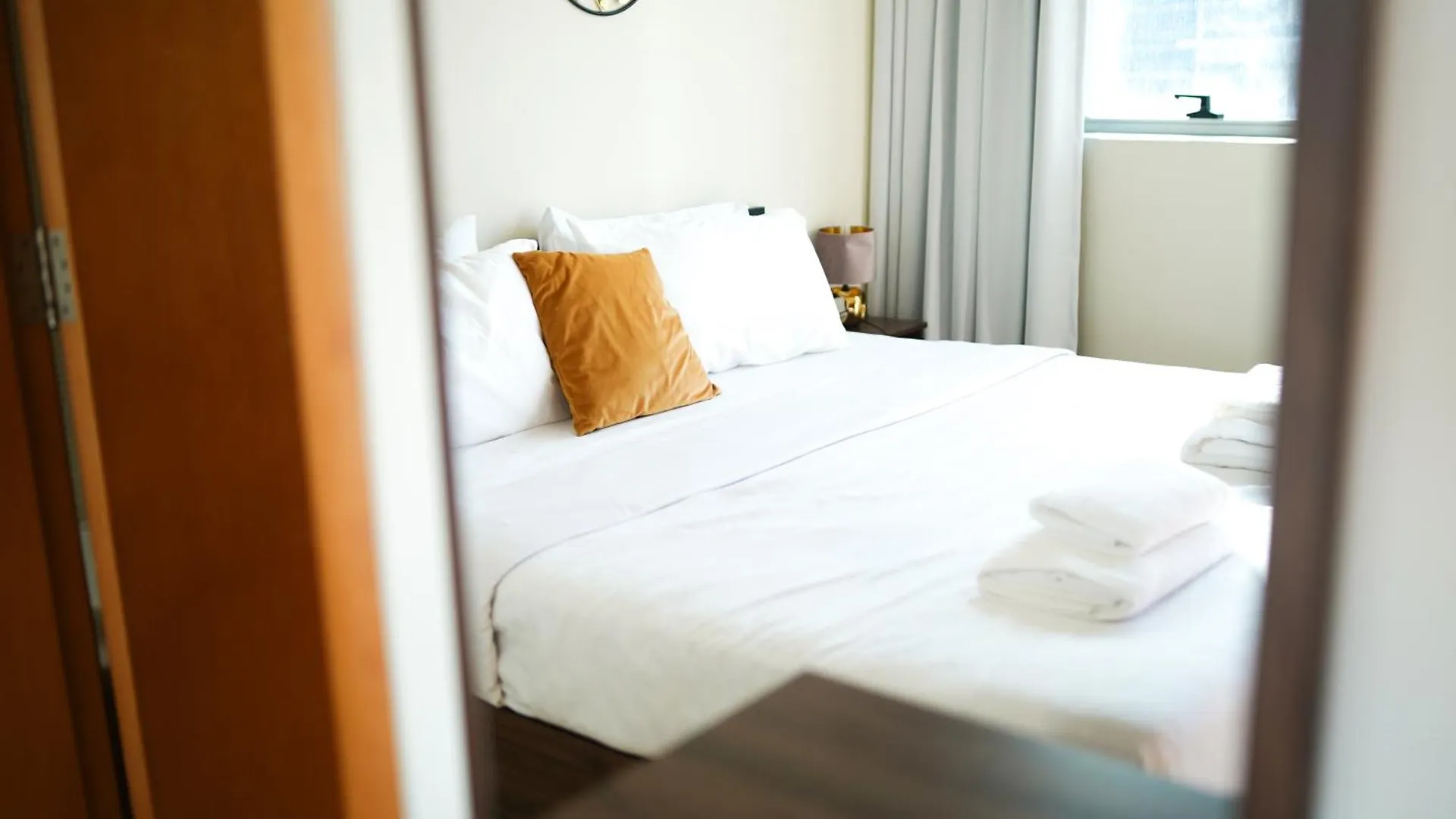Spacious 2 Bed Apt At Marina High Floor Dubaj Apartman