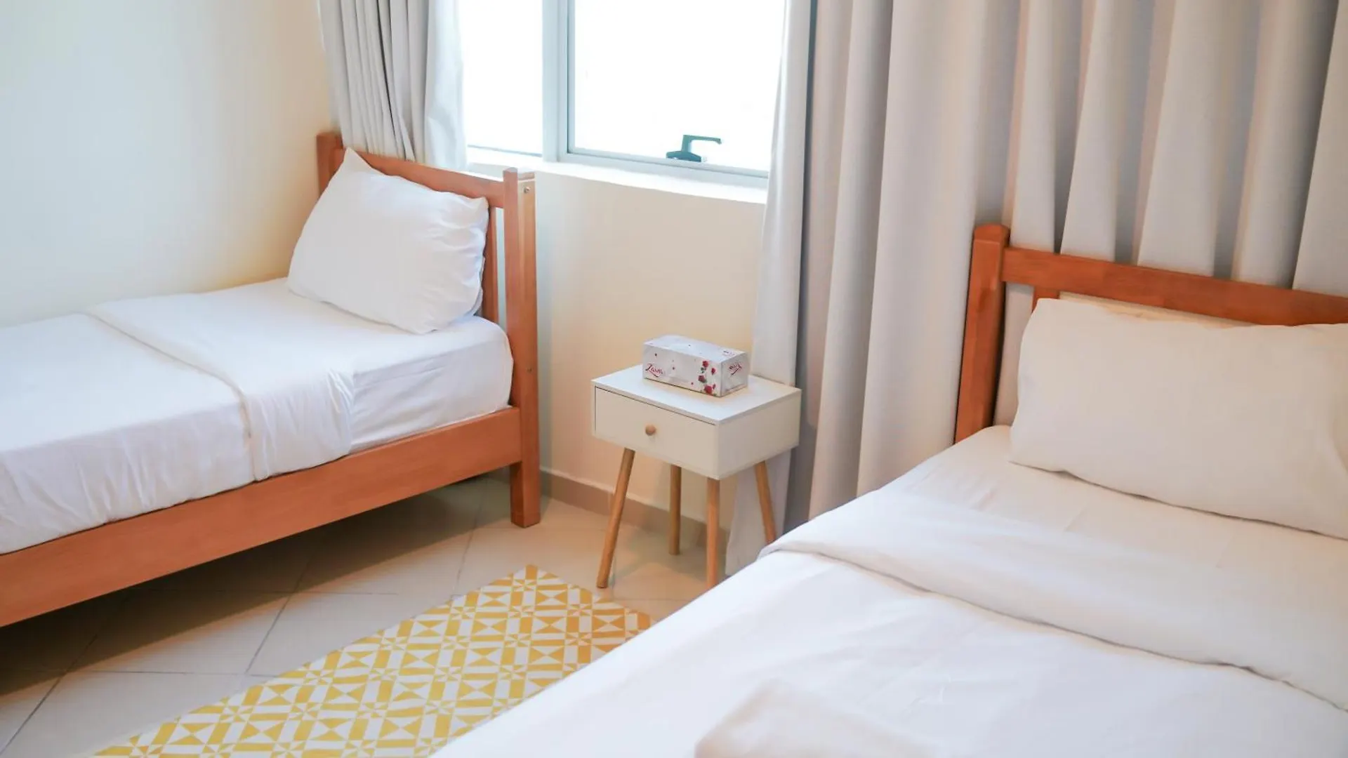 Spacious 2 Bed Apt At Marina High Floor Dubai