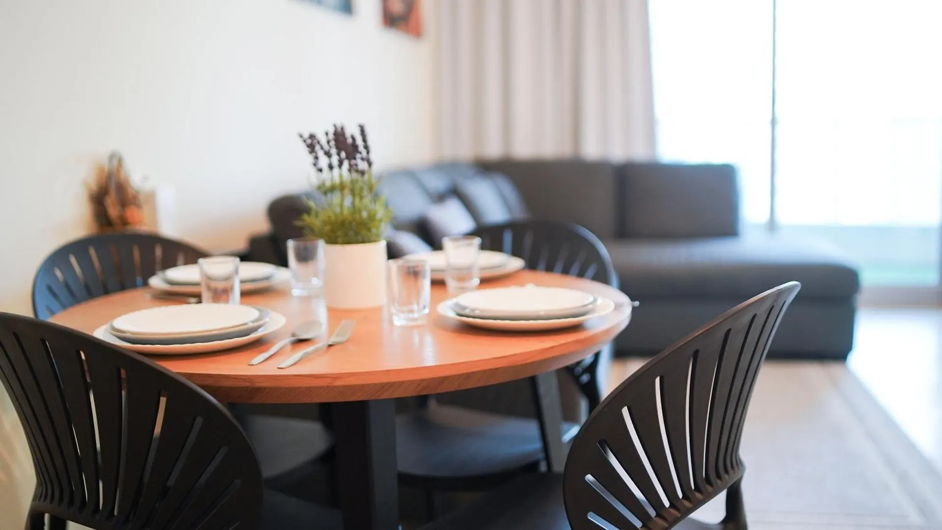 Spacious 2 Bed Apt At Marina High Floor Dubai