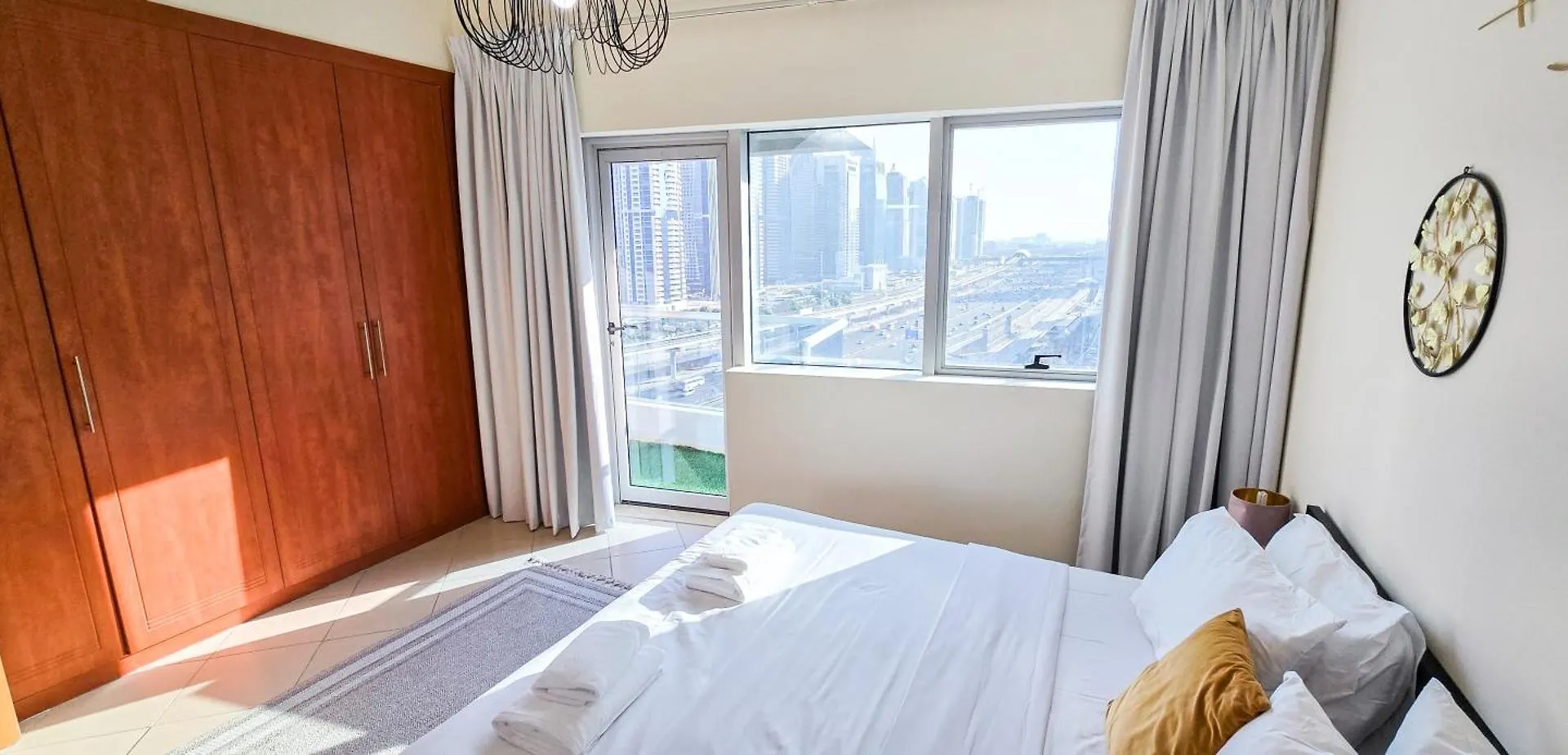 Spacious 2 Bed Apt At Marina High Floor Dubai Apartment