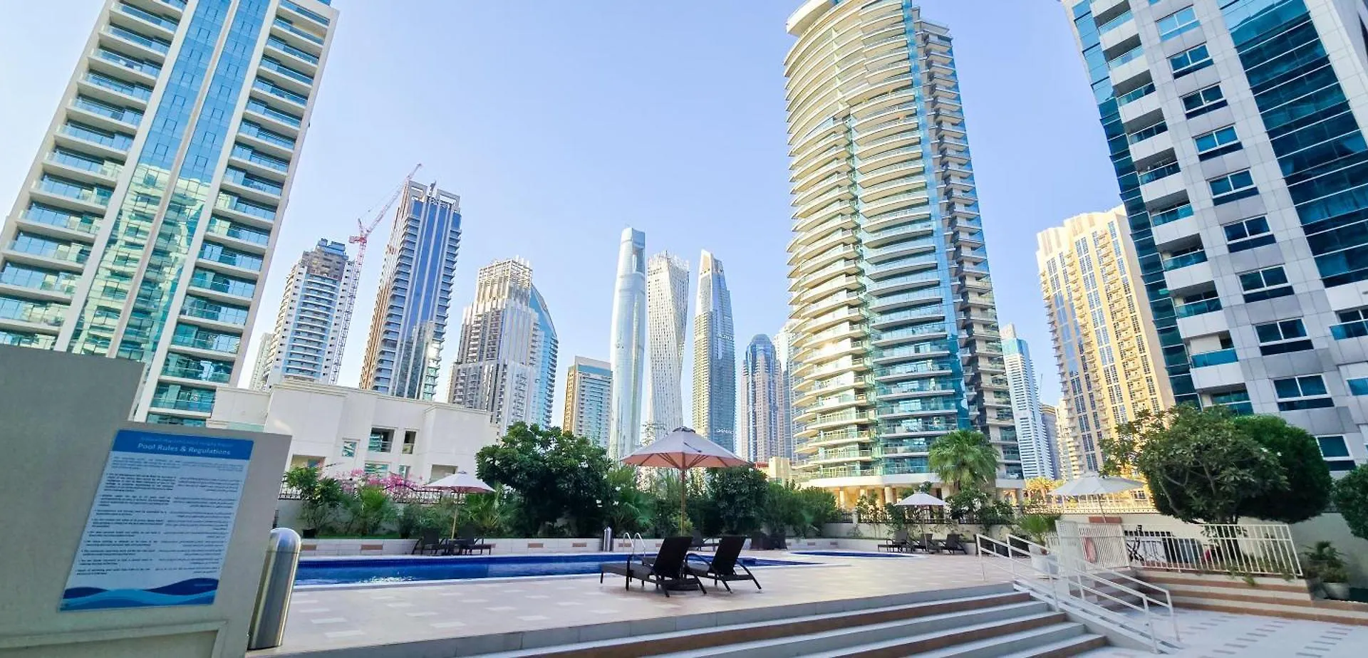 Spacious 2 Bed Apt At Marina High Floor Dubaj