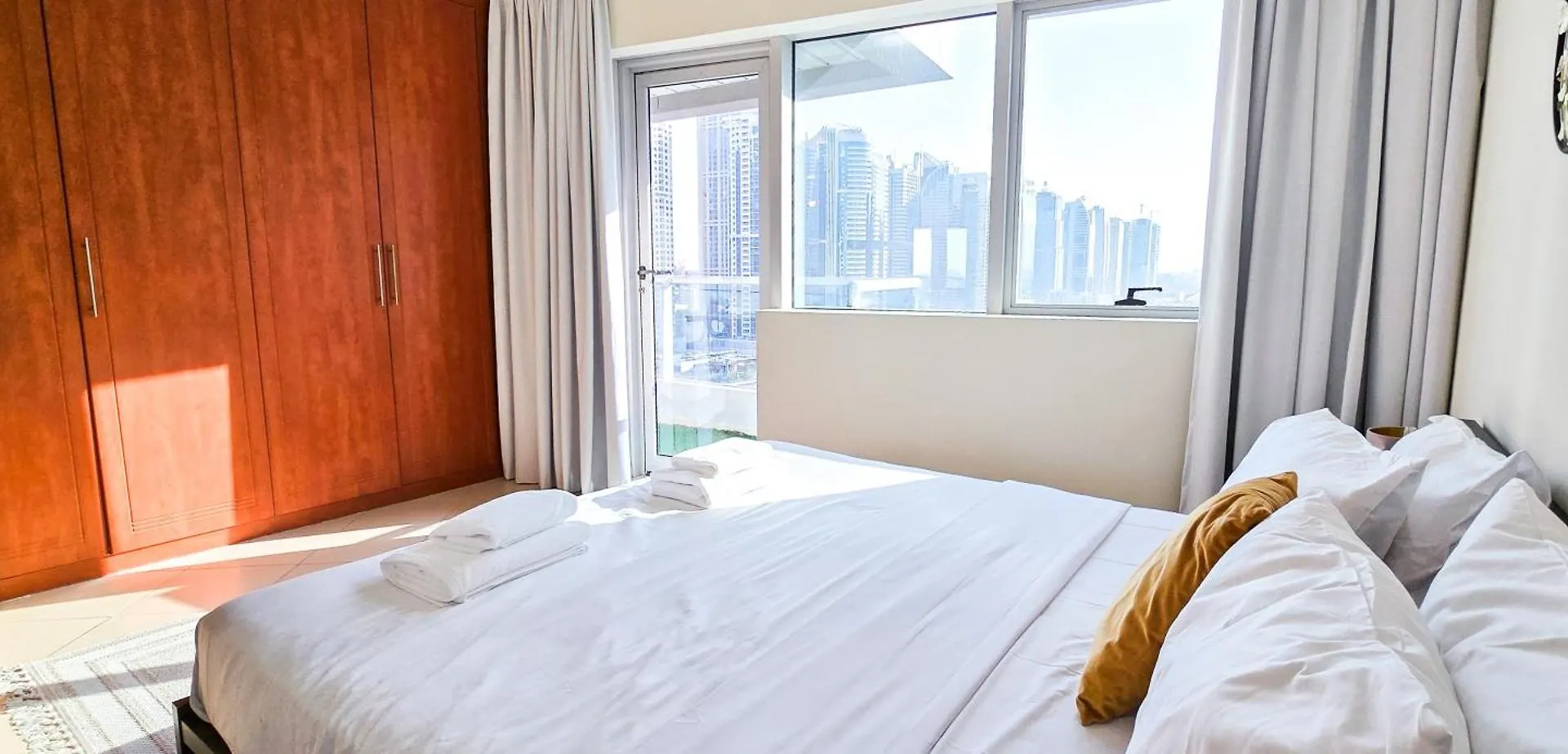 Spacious 2 Bed Apt At Marina High Floor Dubai Apartment