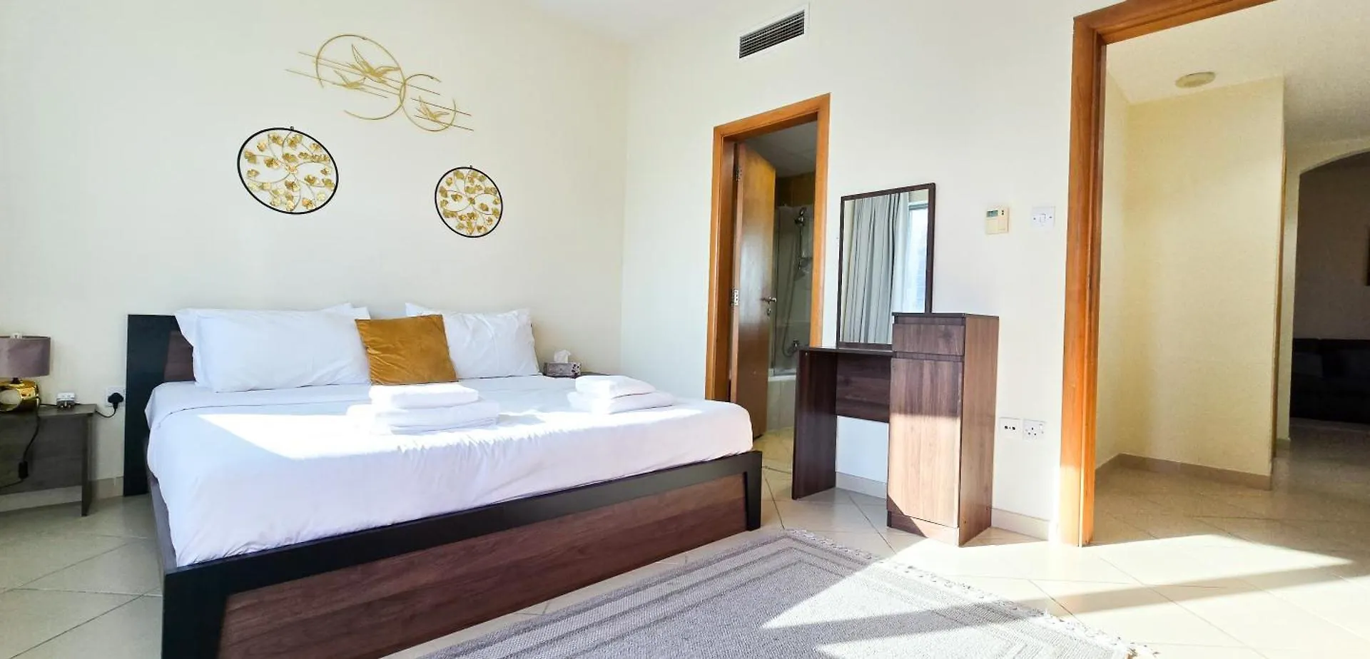 Apartment Spacious 2 Bed Apt At Marina High Floor Dubai