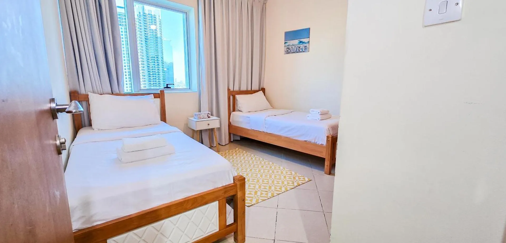 Spacious 2 Bed Apt At Marina High Floor Dubaj