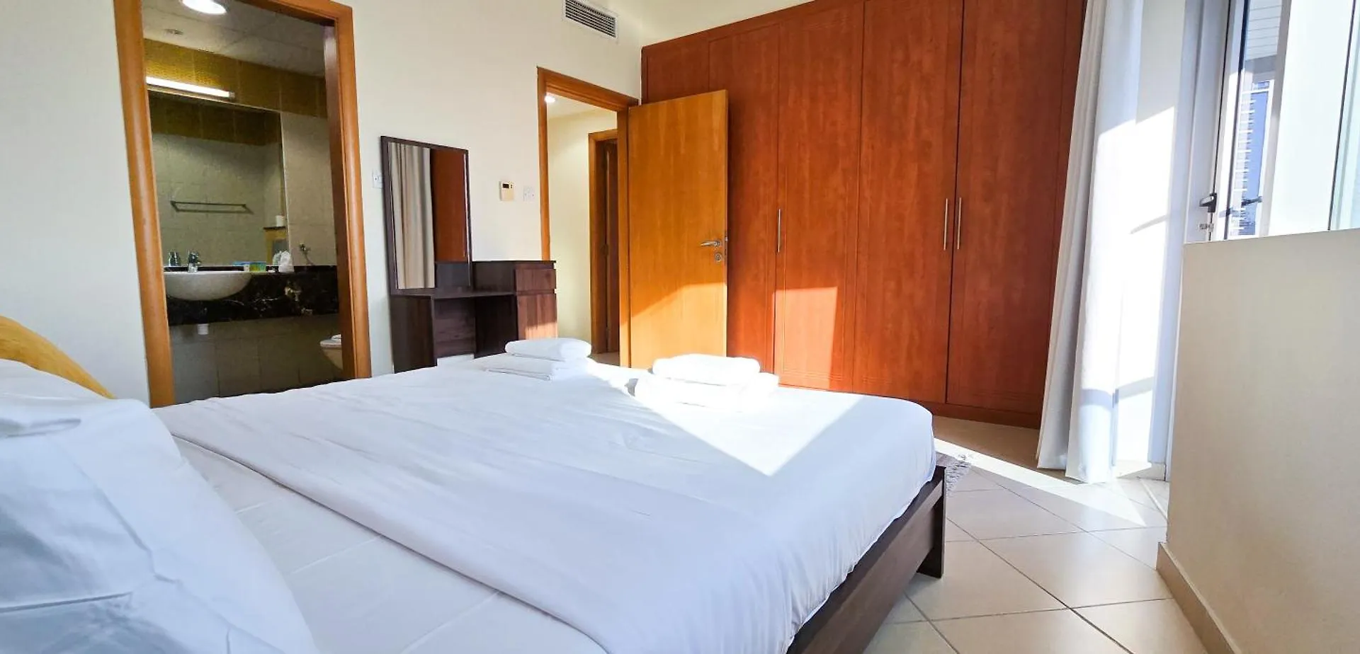Apartment Spacious 2 Bed Apt At Marina High Floor Dubai