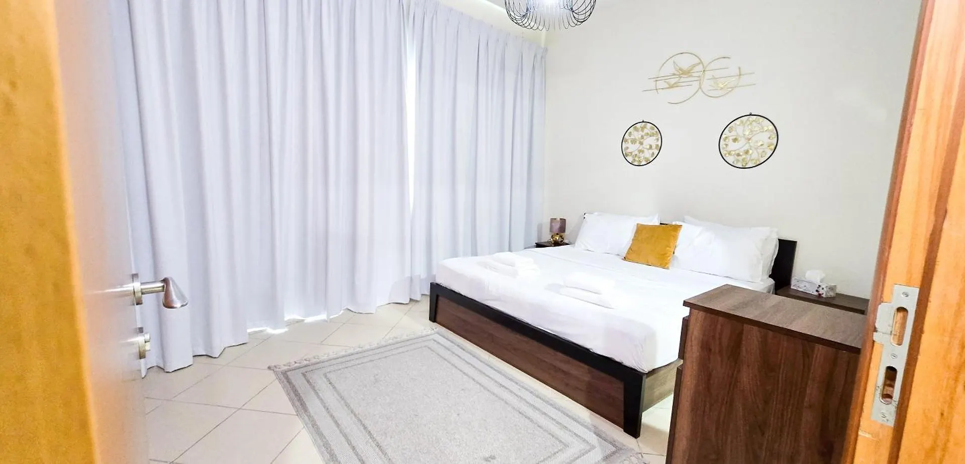 Spacious 2 Bed Apt At Marina High Floor Dubaj Apartman