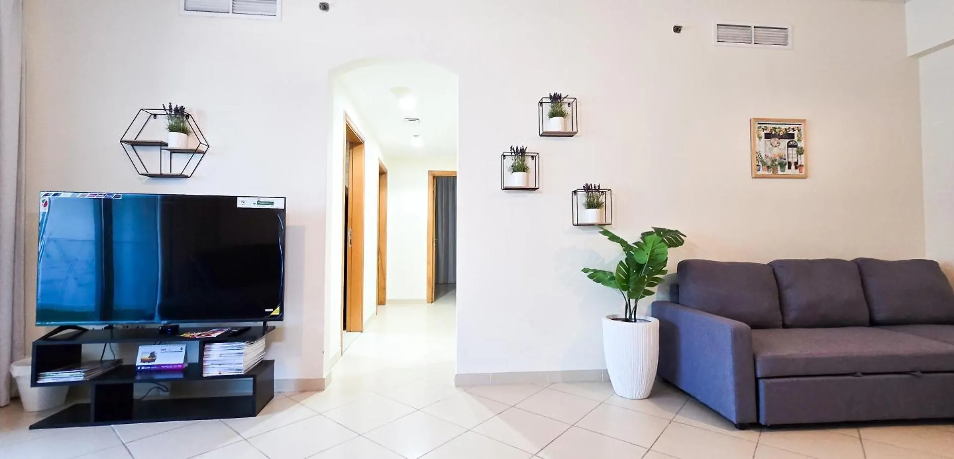Spacious 2 Bed Apt At Marina High Floor Dubai Apartment